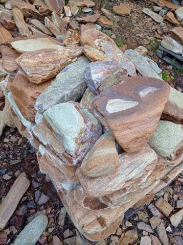 Златолит жёлтый, жёлто-зелёный глыбки и валуны для ланшафтного дизайна купить в Реутове