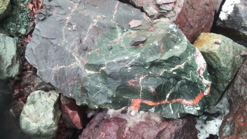 Гигантские зелёные валуны для ландшафтного дизайна весом более 5 тонн купить в Реутове