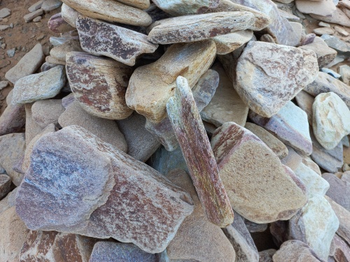 Златолит жёлтый, жёлто-зелёный глыбки и валуны для ланшафтного дизайна купить в Реутове