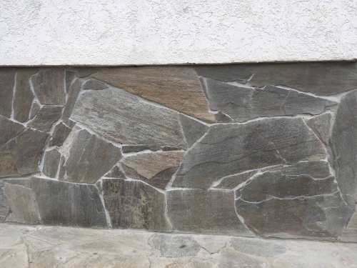 Плитняк златолит Уральский для цоколя, отмостки купить в Реутове