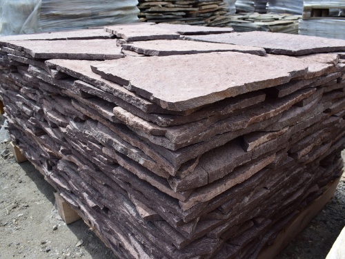 Плитняк лемезит бордовый для облицовки цоколя 20-25 мм  купить в Реутове