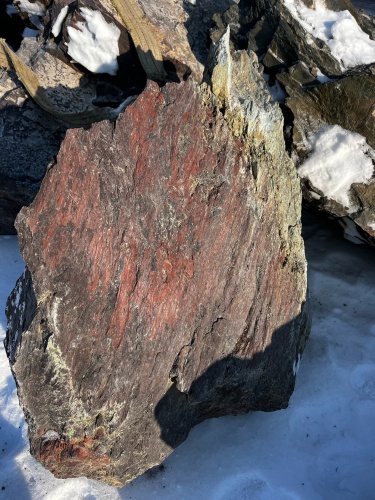 Ландшафтные глыбы красно-фиолетовые 200-1000 килограмм купить в Реутове