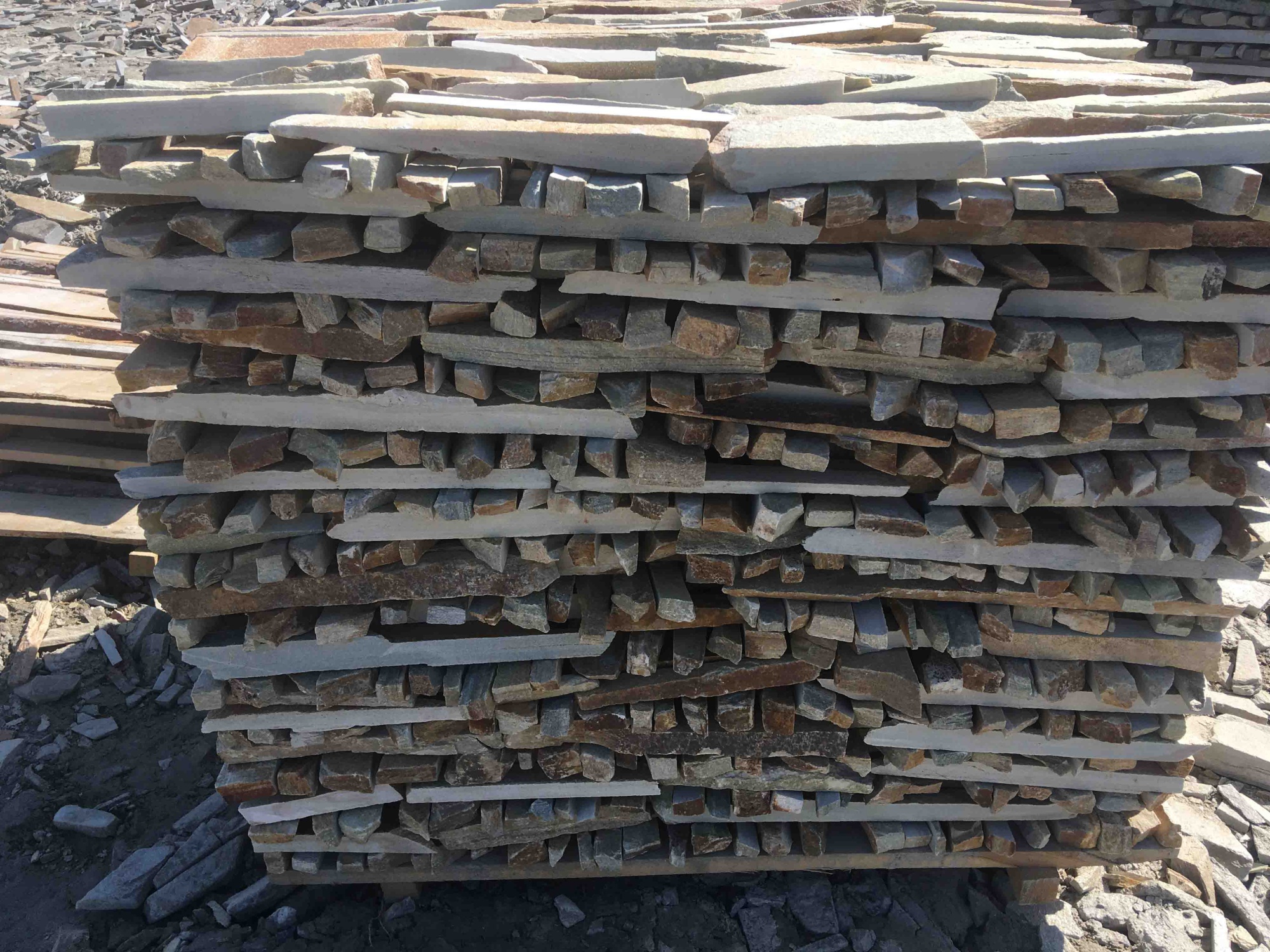 Горбушка златолит золотистый для облицовки купить в Реутове