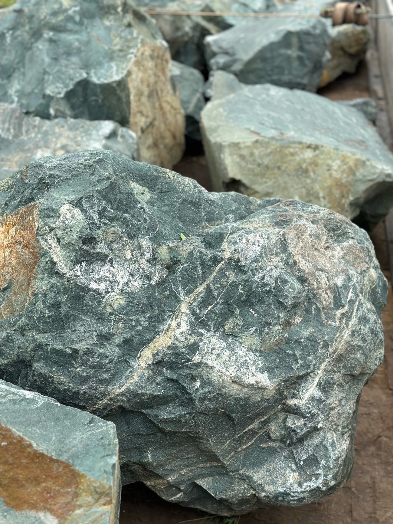 Камни для ландшафтного дизайна зелёные 10-60 килограмм купить в Реутове