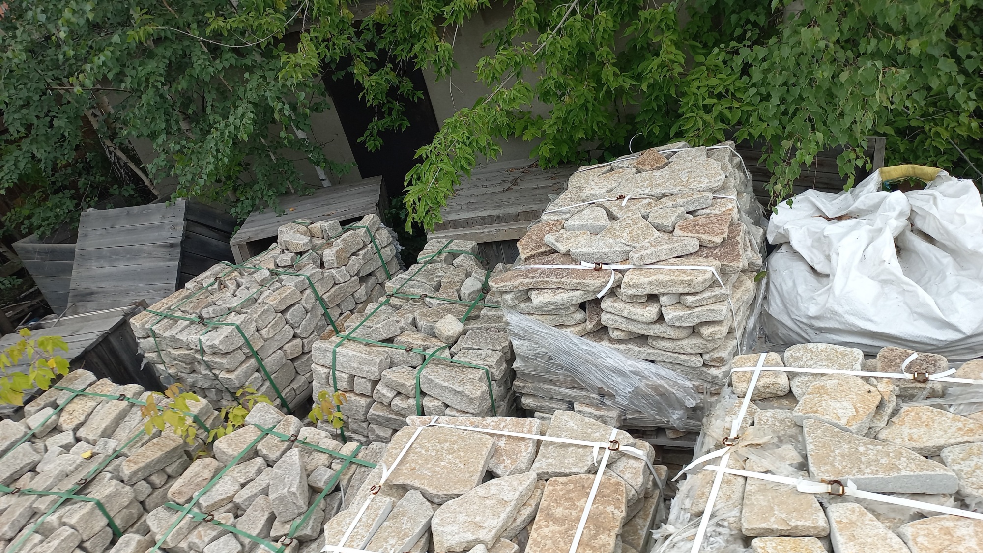 Плитняк гранитный галтованный купить в Реутове