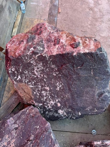 Камни для ландшафтного дизайна красно-фиолетовые 10-60 килограмм купить в Реутове