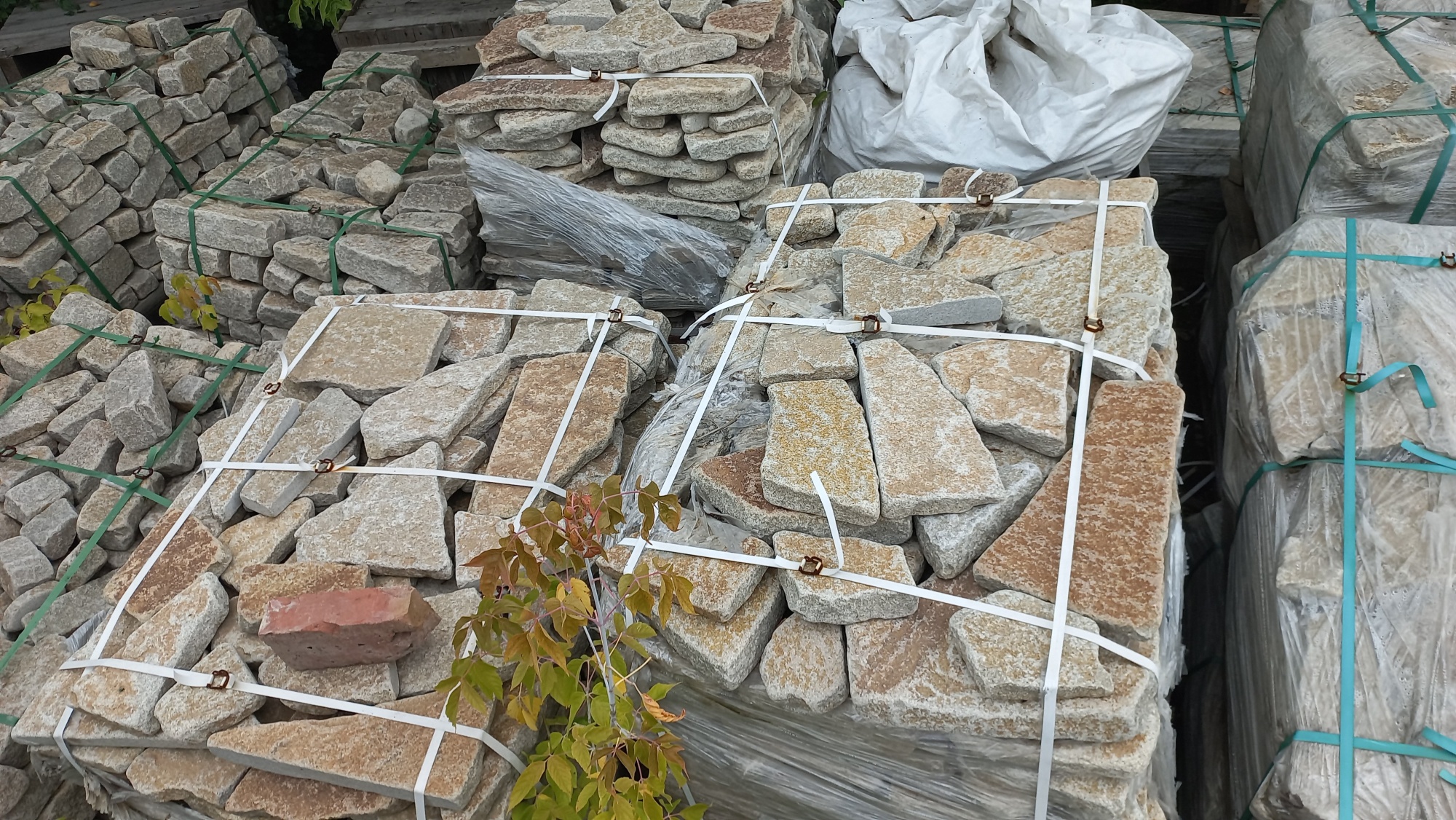 Плитняк гранитный галтованный купить в Реутове