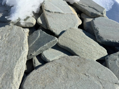 Плитняк златолит зелёный галтованный для цоколя купить в Реутове