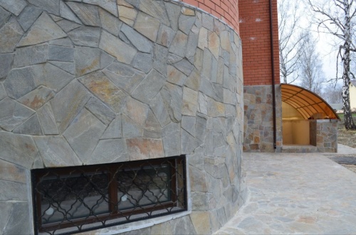 Плитняк златолит Уральский для цоколя, отмостки купить в Реутове